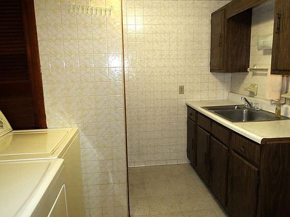 2nd image of 820 E Brady St