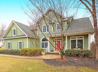 33 Whittingham Rd, Basking Ridge, NJ 07920