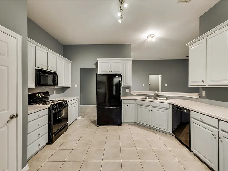 4403 New Meadow Dr — Photo 8