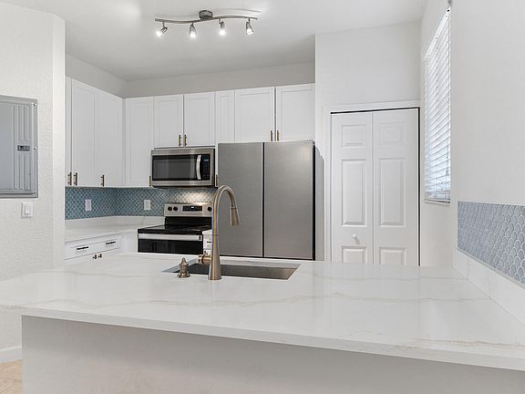 5th image of 428 Bayfront Drive