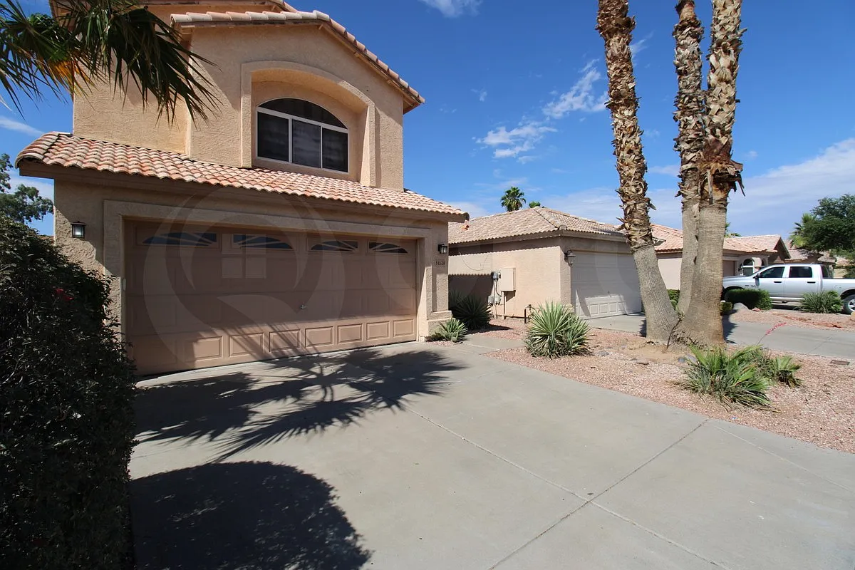 3 bed, 2.5 bath, 1601 sqft, $2,399 — Photo 3