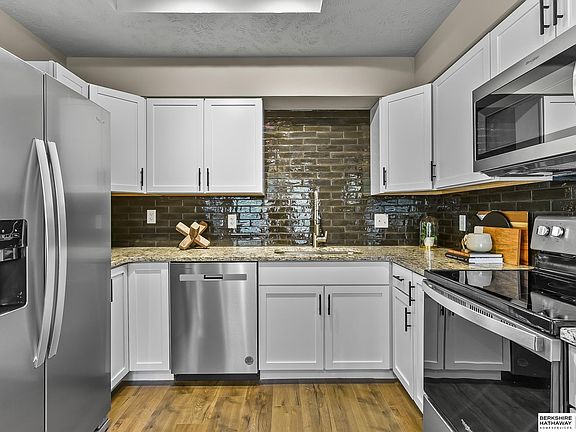3rd image of 807 Douglas Dr
