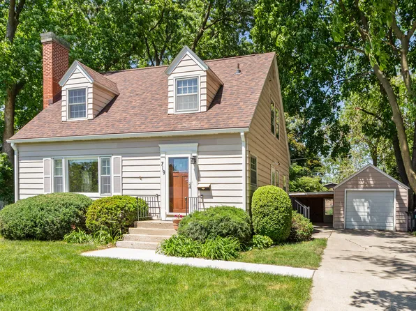 719 Murray Dr, Ames, IA 50010