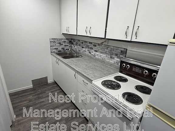 5th image of 2152 McBride Cres #B