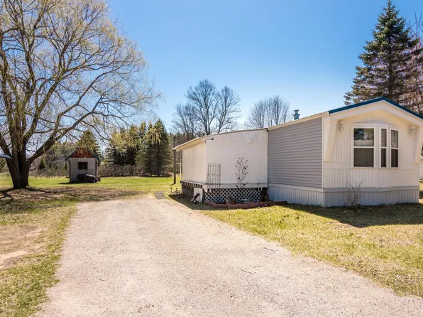 10781 Riley Rd, Interlochen, MI 49643