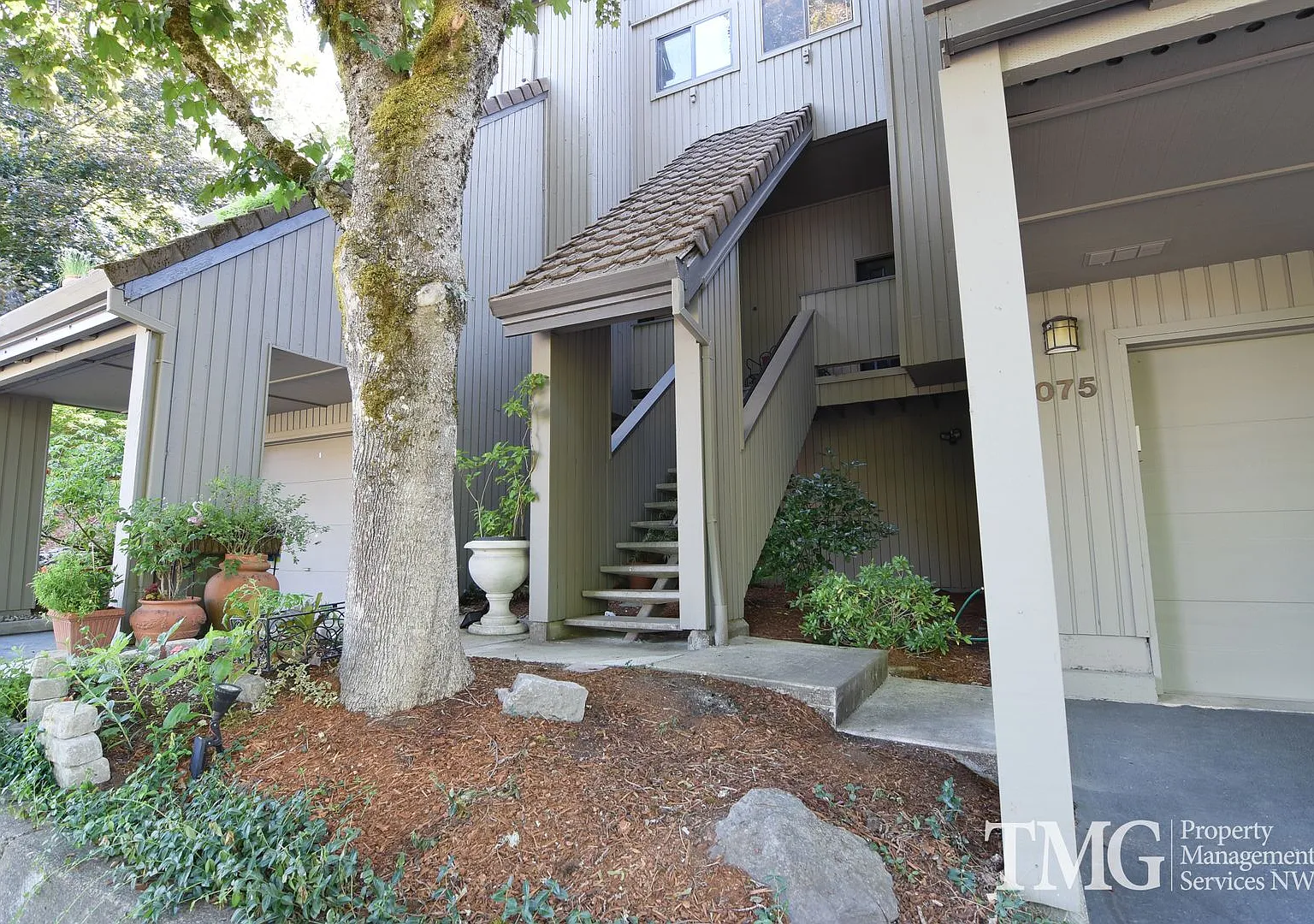 Beautiful Townhome in Mountain Like Setting -- Fireplace, Vaulted Ceilings, and more! — Photo 2