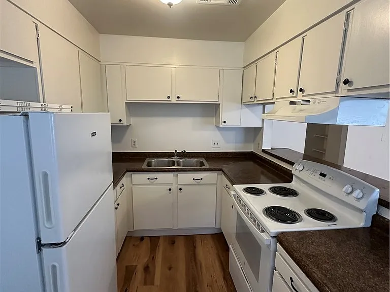 3355 Sylvia St #4 — Photo 5