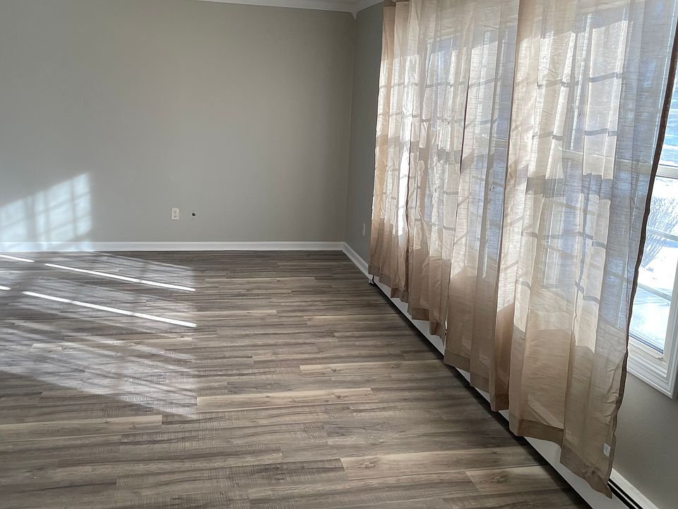 2nd image of 6907 Lake Valley Ct