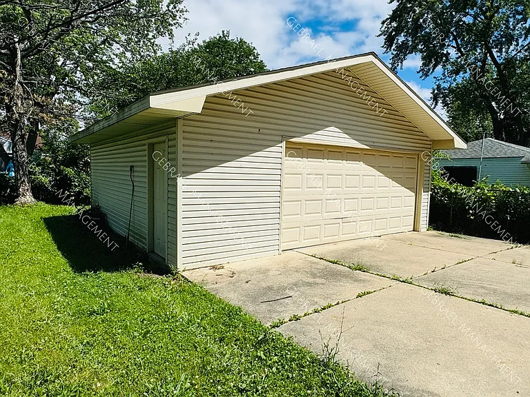 24332 Cunningham Ave — Photo 8