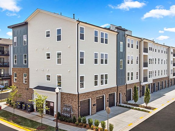 2nd image of 23679 Bolton Crescent Ter #12-302