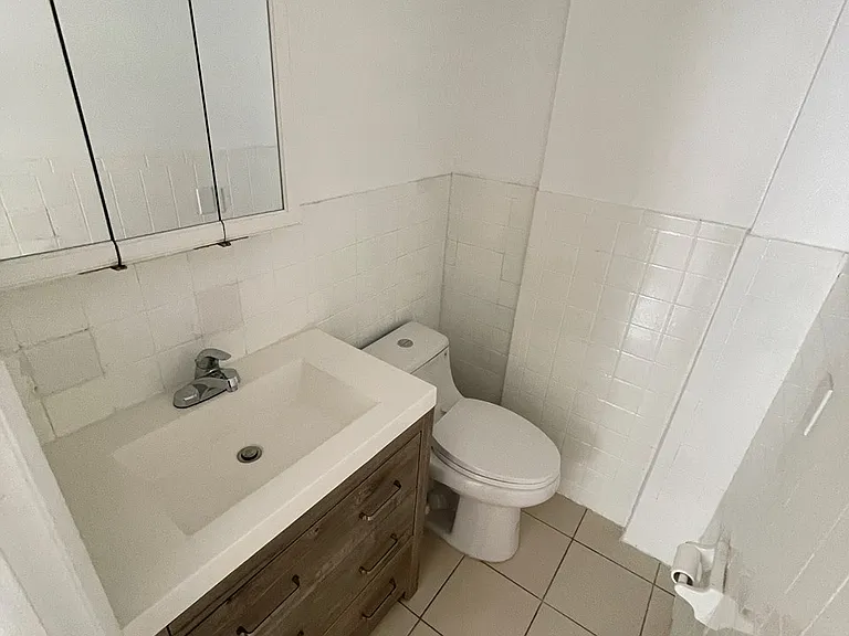 429 NE 23rd St #416 — Photo 16