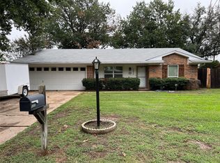 1211 Cozby St E, Benbrook, TX 76126