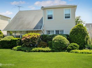865 Grand Blvd, Westbury, NY 11590