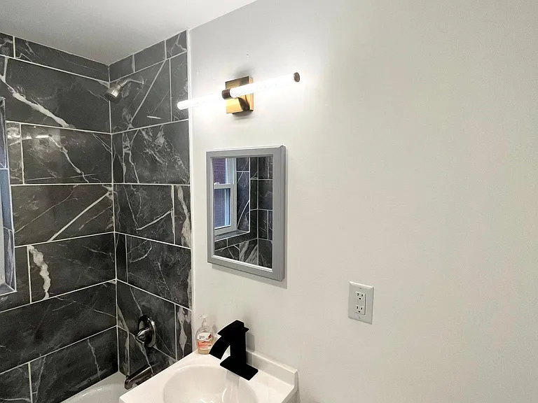 438 N Duke St #1A — Photo 5