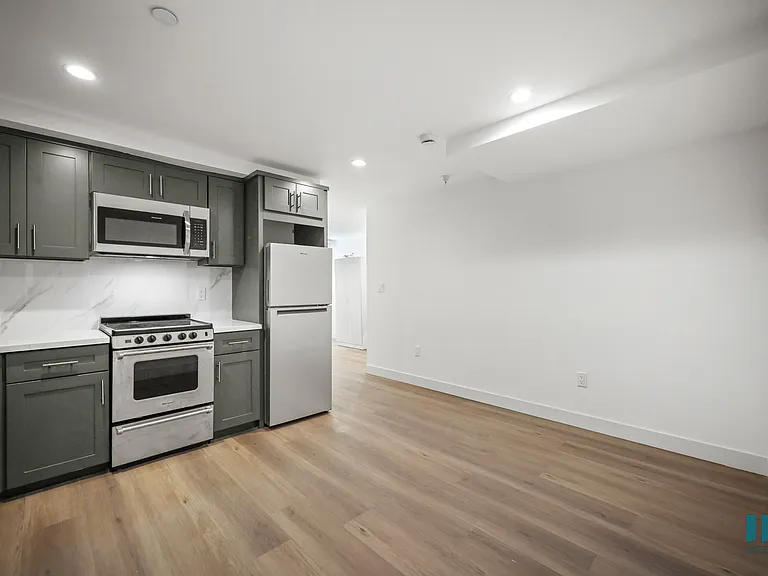 429 N Hayworth Ave — Photo 72