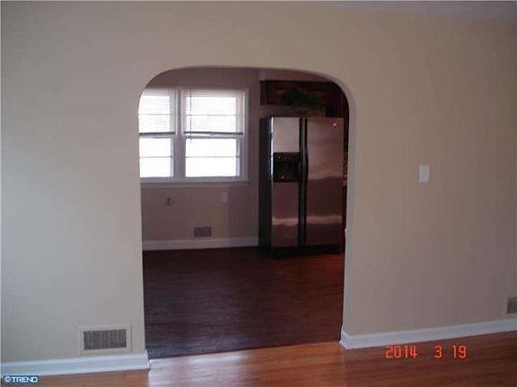 5th image of 135 Philmont Ave