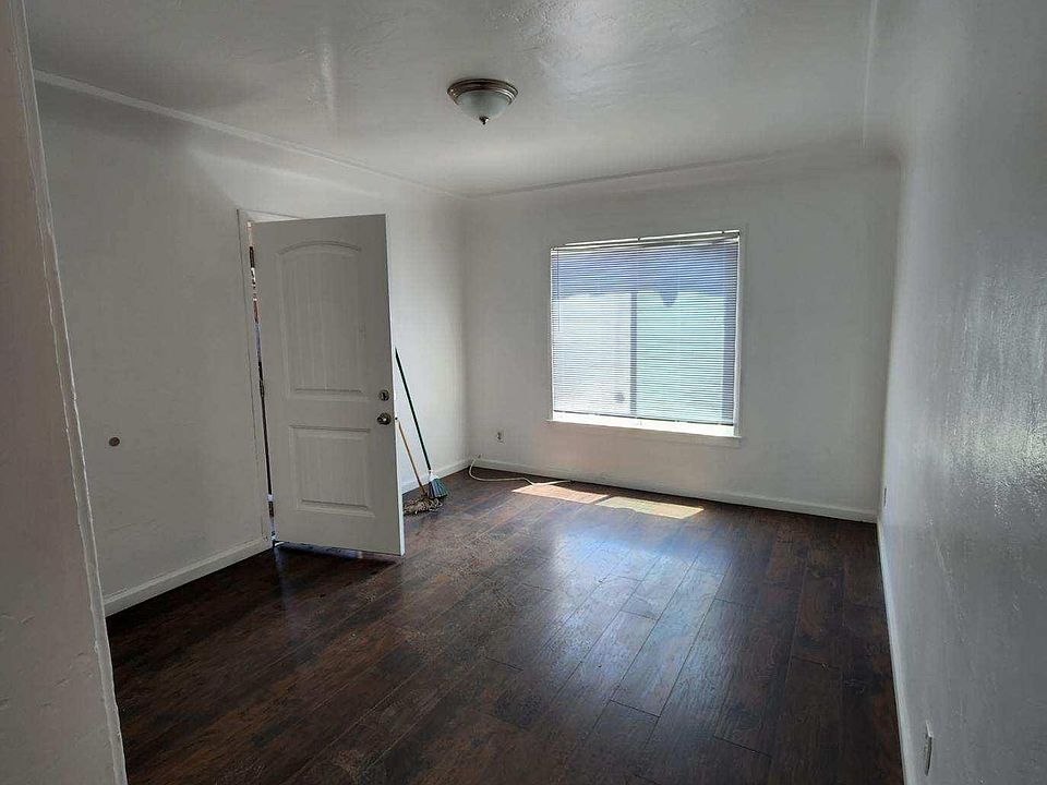 1st image of 1226 N Sierra Way