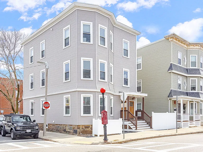 142 Boston St #3 — Photo 16
