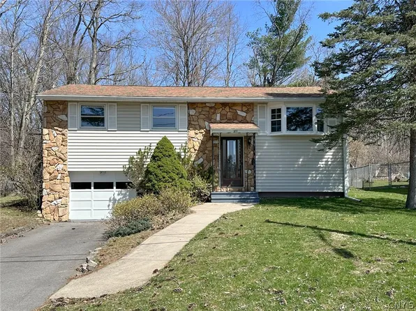 707 Crabapple Dr, Utica, NY 13502