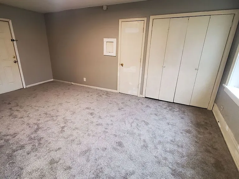 2214-2220 W Hopkins St. (8 Unit) — Photo 2