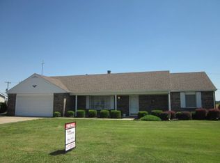 111 Iris Ln, Carmi, IL 62821