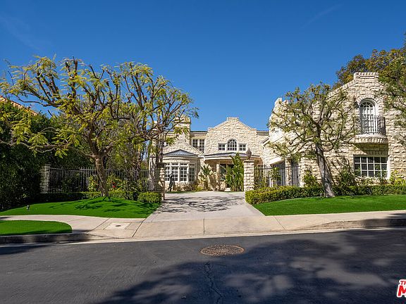 2nd image of 2387 Stratford Cir
