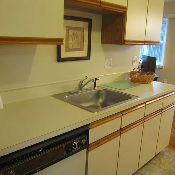 82 Regency Park Dr — Photo 3