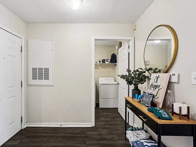 5-web-or-mls-University Ave-S2210-005
