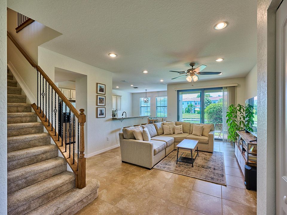 1st image of 118 W Astor Circle