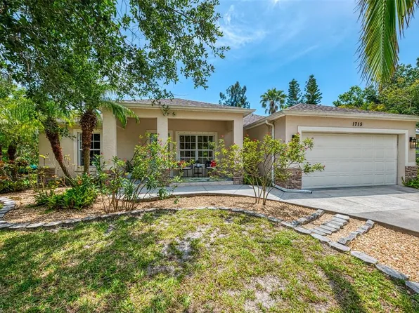 1715 Fossil Dr, Englewood, FL 34223