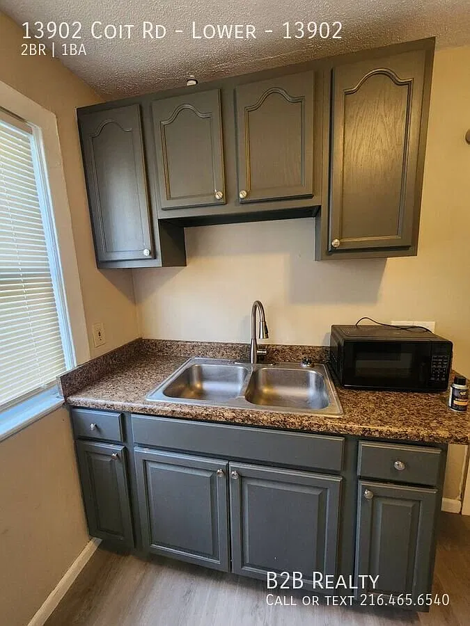 Large 2 Bedroom With A Bonus Room (1,500 Sqft)| 20% Off On First Month Rent | Section 8 Also Welcome — Photo 3