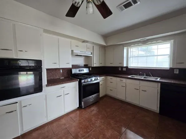 1903 Britton St, Baytown, TX 77520