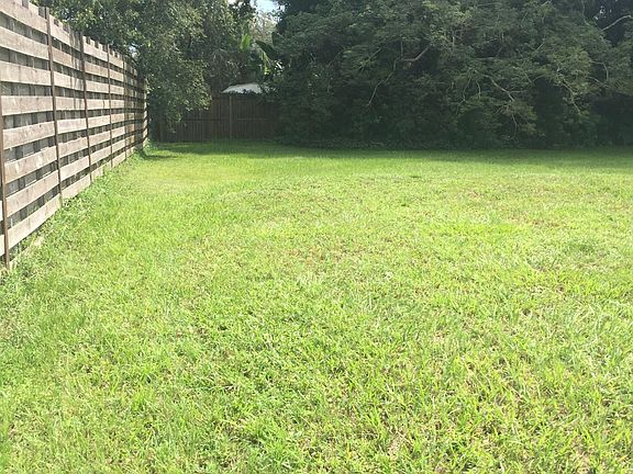 Large backyard with privacy _fence in back