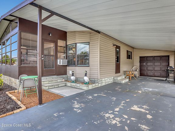 4th image of 949 Laurel Cir