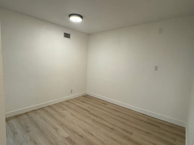 528 N Placentia Ave — Photo 17