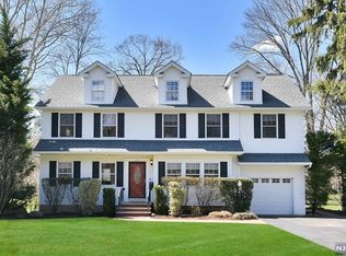 310 Vesta Ct, Ridgewood, NJ 07450