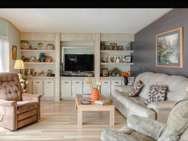 5631 Seven Oaks Dr — Photo 2