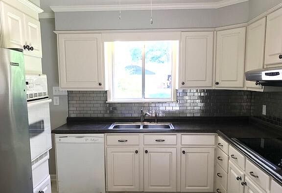 3rd image of 108 Nolen St