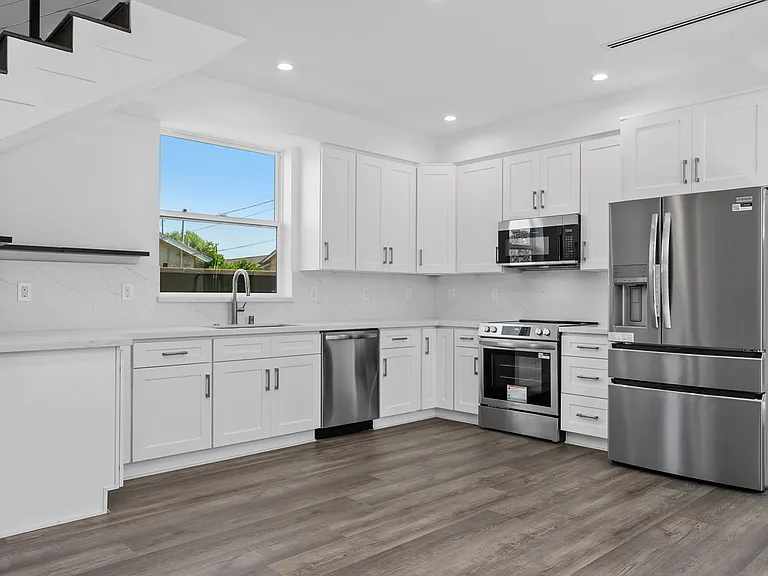 1325 W Ash Ave #B — Photo 4