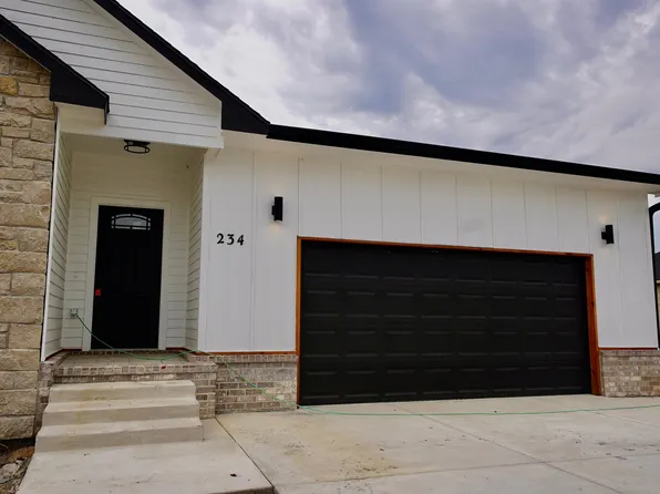 234 S Sycamore Dr, Valley Center, KS 67147