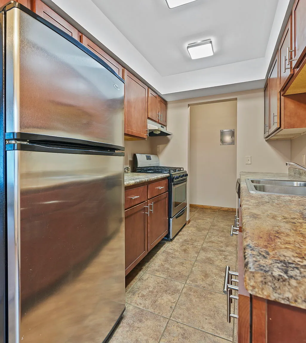 Penn Apartments — Photo 4