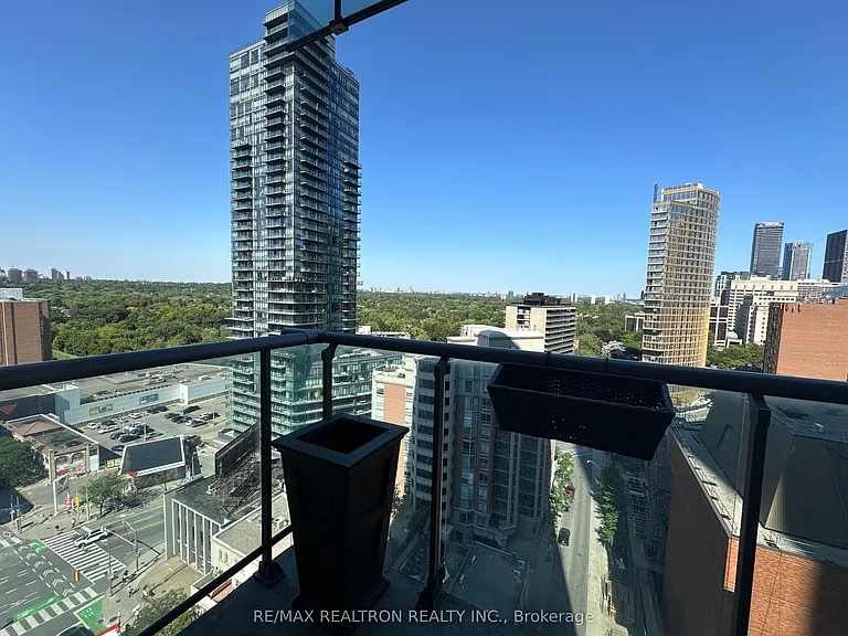 18 Yorkville Ave #1601 — Photo 19