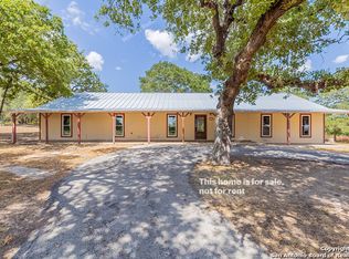 3007 R Rd, Floresville, TX 78114