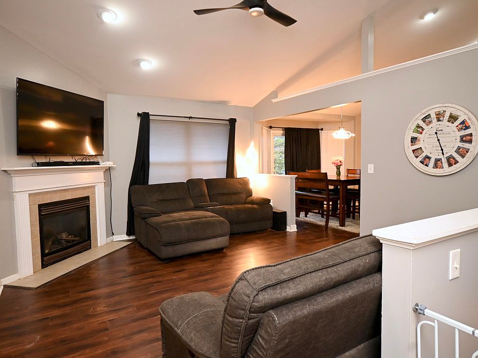 1st image of 2742 Coachlight Ln