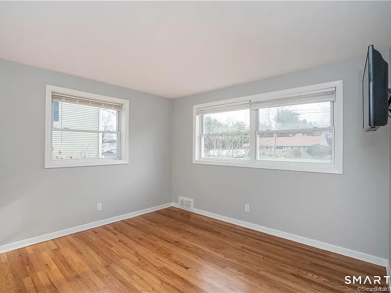 34 John Smith Dr — Photo 17