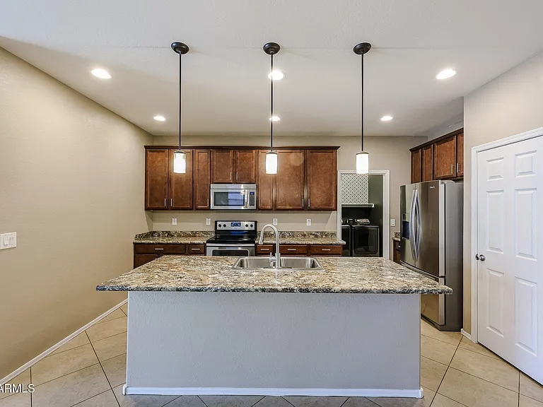 12041 W Cottontail Ln — Photo 8