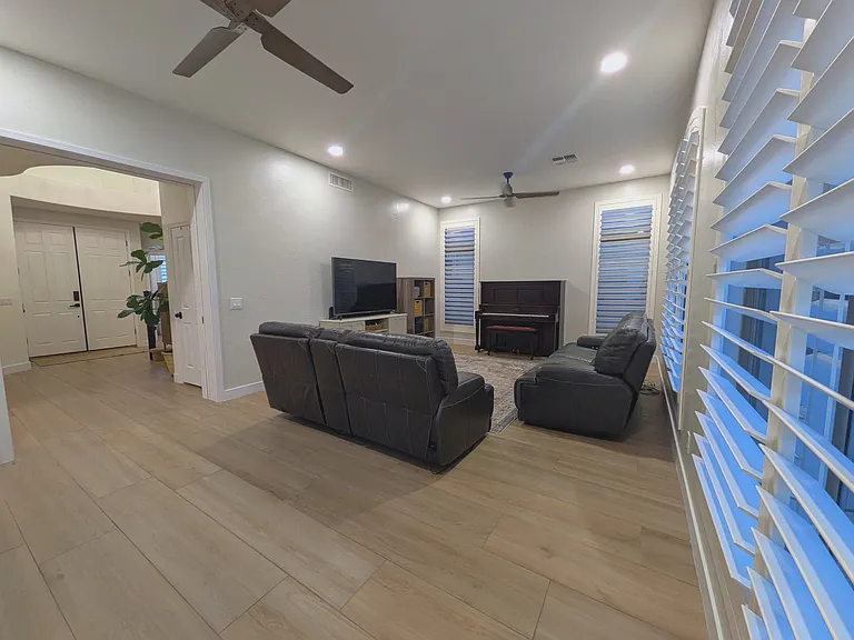 4053 E Reins Rd — Photo 7