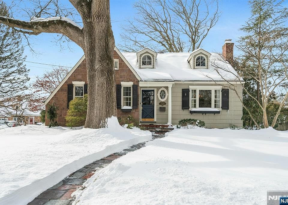 1st image of 724 W Saddle River Rd