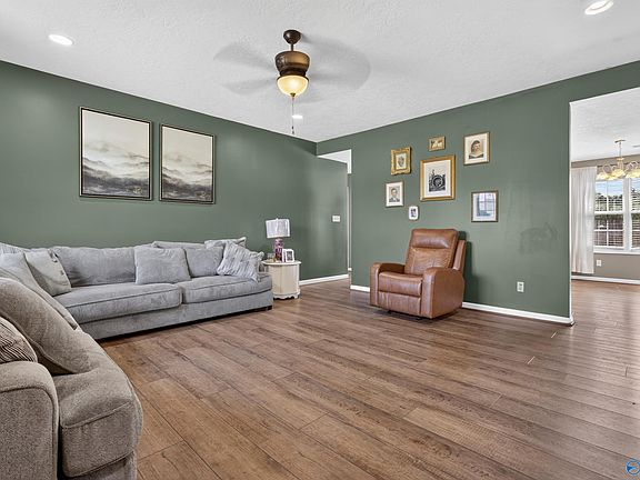 4th image of 1917 Blake Dr