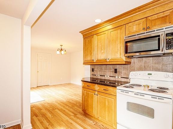 5th image of 9A Diller Ave
